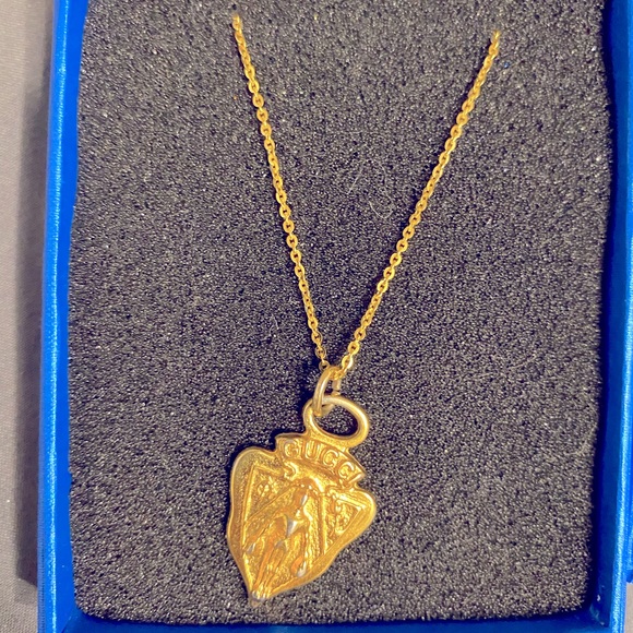 Gucci Crest Pendant with Necklace - Picture 1 of 1